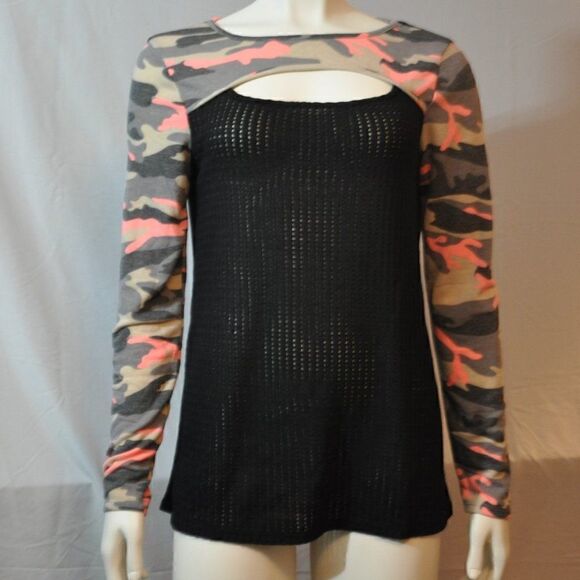 BiBi Cut Out Top With Camo Trim And Sleeves Size Small - Picture 1 of 4